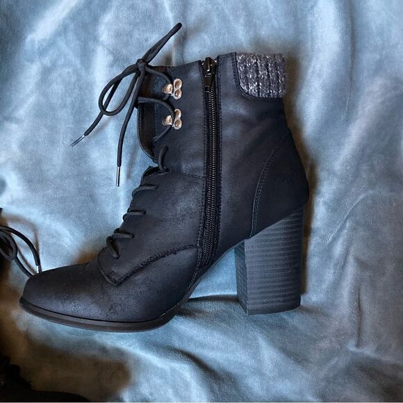 Xoxo Women's Magalin Sweater Trim Hiker Booties Women's size 7.5 - Picture 3 of 9